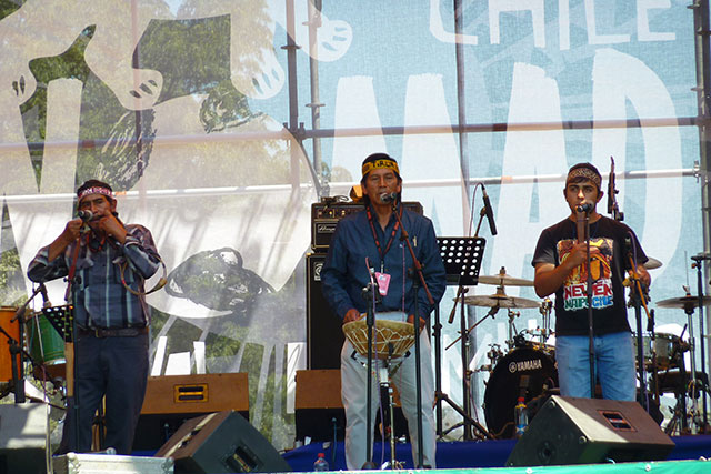 Joel Maripil y Akun Awkin en Womad Chile 2015