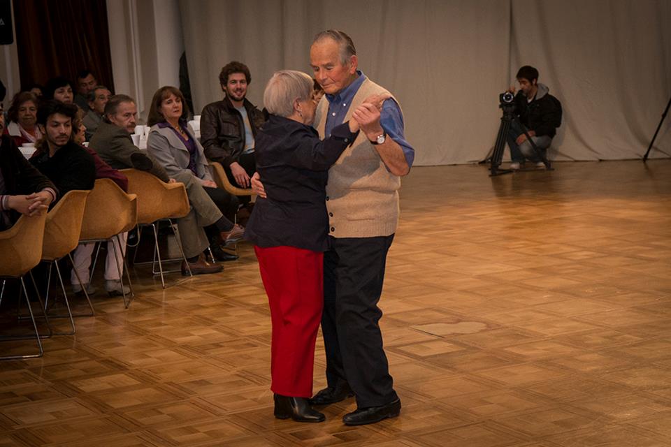 De la obra «El Salón», dirigida por Ana Carvajal y Bárbara Pinto. Sala Arrau, Teatro Municipal de Santiago, 2013